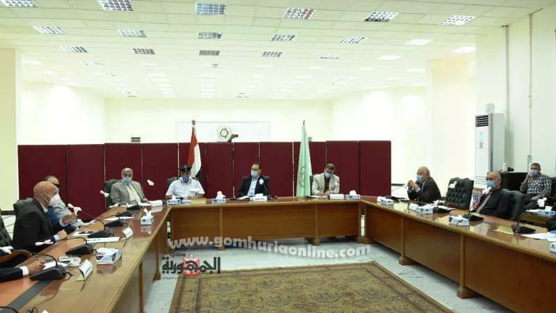 تعرف على تفاصيل الاجتماع الاول للجنة العليا لإدارة ومتابعة ازمة فيروس كورونا بالمناطق الصناعية بمقر مجلس أمناء العاشر من رمضان