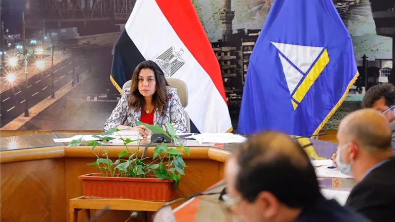محافظ دمياط تلتقى بمالكى الورش بمدينة دمياط للأثاث وتؤكد فتح المعرض المؤقت بالمدينة