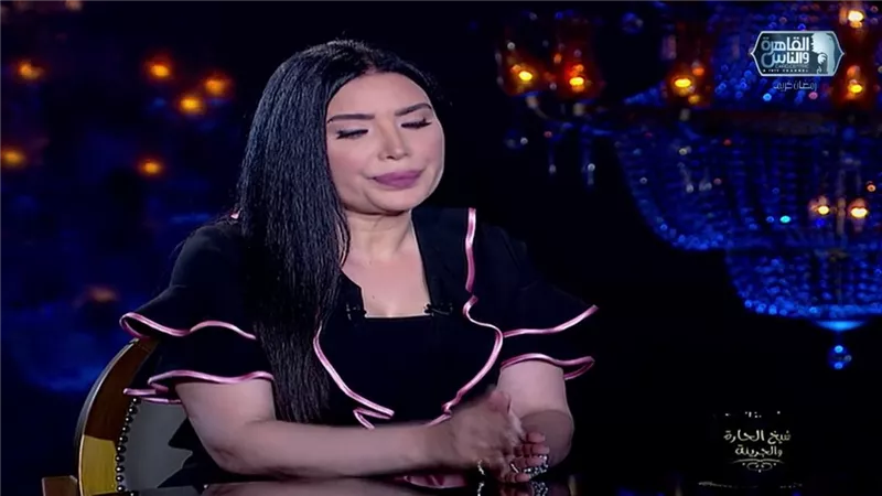 تعليق نارى من عبير صبرى على قبلاتها لزوجها فى المهرجانات.. فيديو