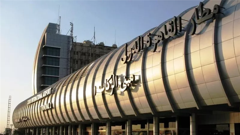 عودة ٥٣ عُمانياً إلى السلطنة عبر مطار القاهرة الدولى
