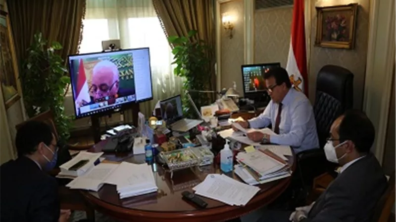 الأعلى للجامعات يسمح للطلاب الباقين للإعادة والمحملين بمواد تخلف بإعداد أبحاث