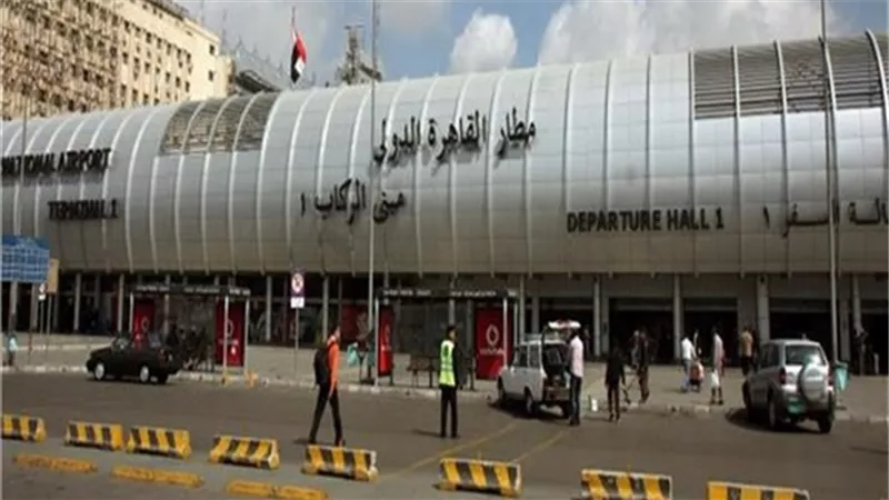 مصر للطيران تجلي ٣٠١ مصريا من العالقين بالامارات