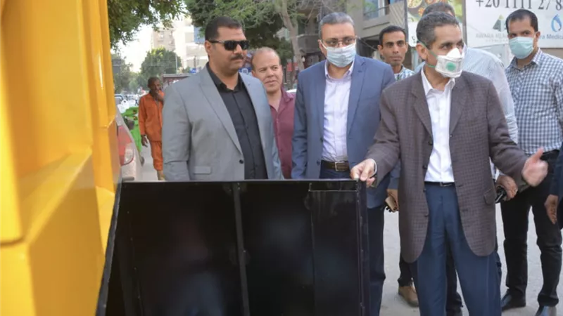 محافظ الغربية ونائبه يتفقدان صندوق جمع القمامة الجديد-صور