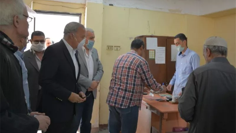 محافظ القليوبية يتابع صرف المرحلة الثالثة لأصحاب المعاشات