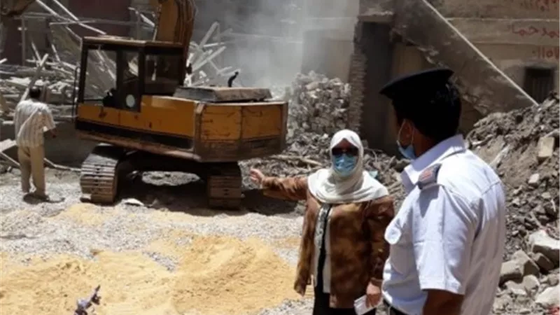 ازالة مبنى تم بنائه على قطعة أرض تابعة لوزارة الرى بحلوان