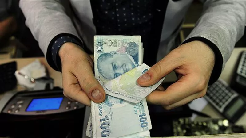 بعد هبوطها لمستوى غير مسبوق.. تركيا تحظر تداول الليرة على 3 بنوك