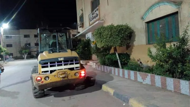 الحظر فرصة لتنظيف شوارع تلا حتى منتصف الليل