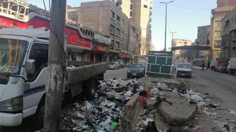 حي الوراق يقود حملة نظافة بنفق اسفل الدائري.. صور
