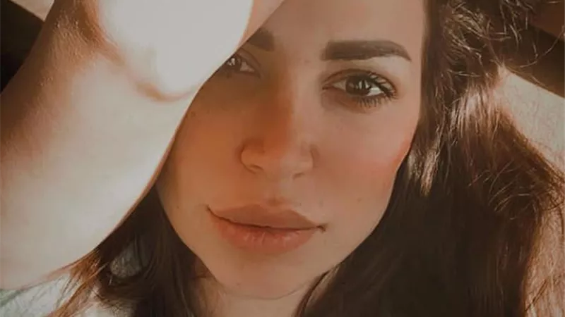 إطلالة رقيقة للفنانة سارة نخلة عبر انستجرام