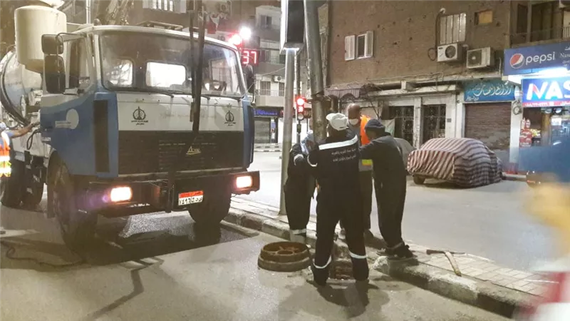 مياه اسيوط .. تطهير خطوط الصرف الصحى استعدادا لفصل الصيف