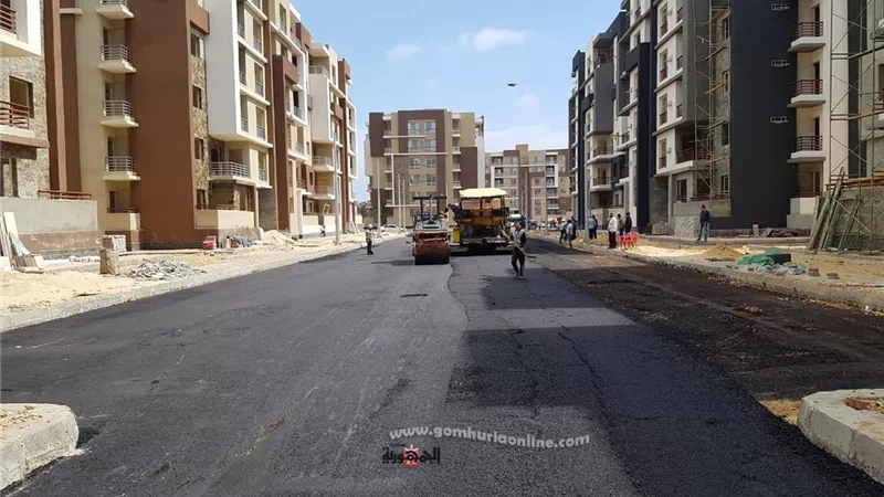 رئيس جهاز مدينة دمياط الجديدة يتفقد أعمال تنفيذ الطرق بمشروع 