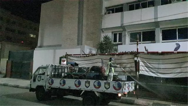 جامعة دمنهور تواصل عمليات التطهير والتعقيم للمؤسسات الحكومية بالبحيرة.. صور