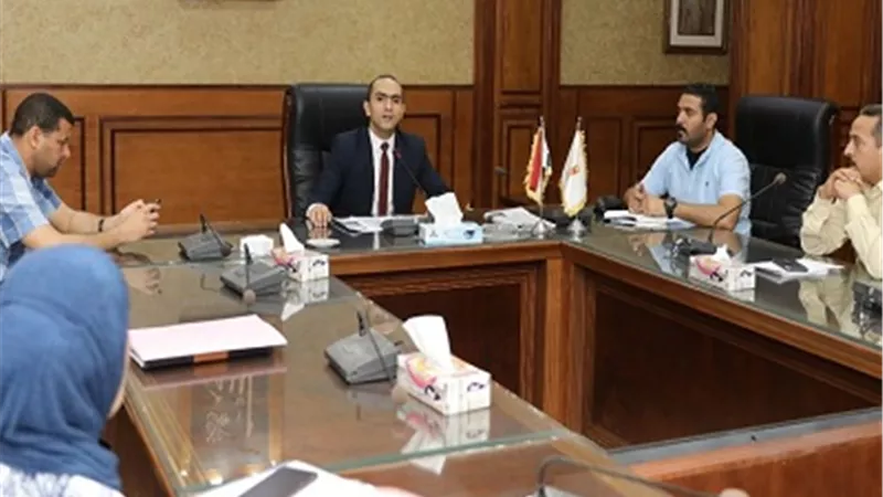 نائب محافظ سوهاج يناقش مؤشرات الموقف التنفيذي للمشروعات خلال اجتماع 