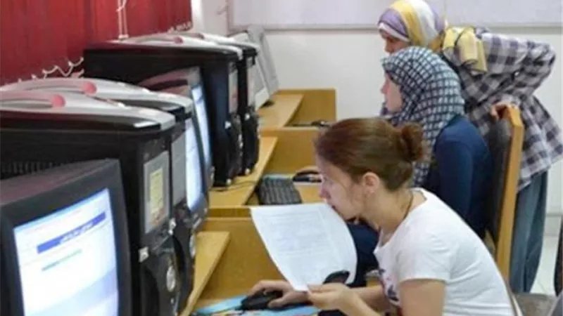 إلكترونيا.. التعليم: 585 ألف طالب بأولى ثانوى أدوا امتحان اللغة الأجنبية الثانية