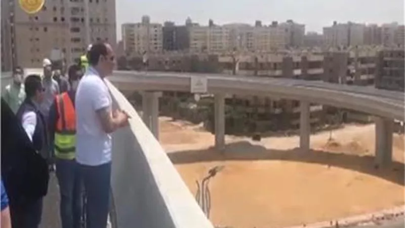 بالتفاصيل.. الرئيس يتفقد بعض المشروعات القومية بالقاهرة ويلتقى المواطنين.. فيديو