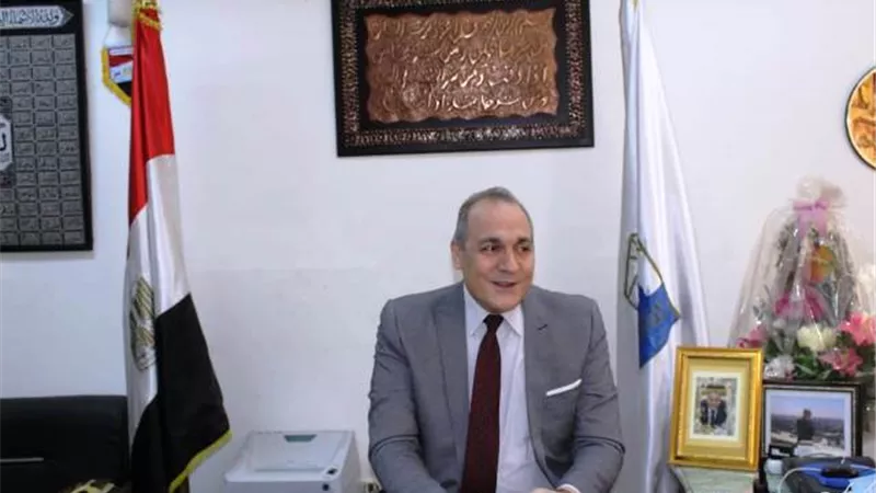 تعقيم المدارس بادارات القاهرة التعليمية عقب تسلم المشروعات البحثية من التلاميذ.. بالصور
