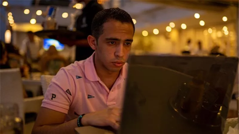 محمد عبدالحي: التصوير يتسق مع صناعة الذكريات وتوجيه الرسائل الفنية