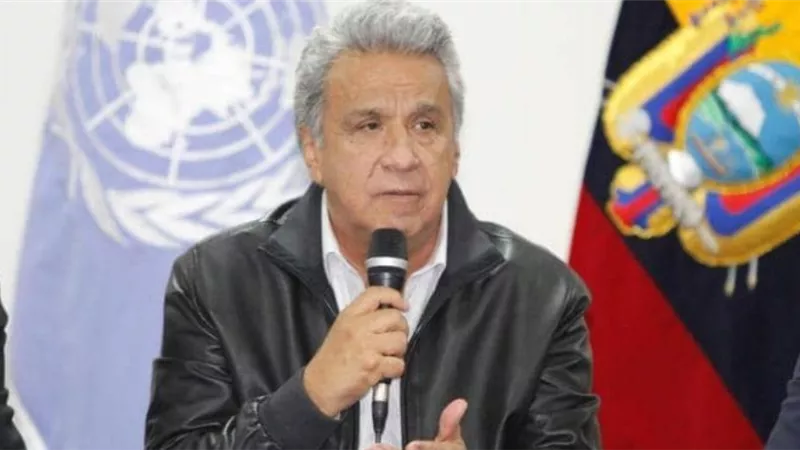 رئيس الاكوادور يخفض راتبه ورواتب مسؤولين إلى النصف بسبب كورونا