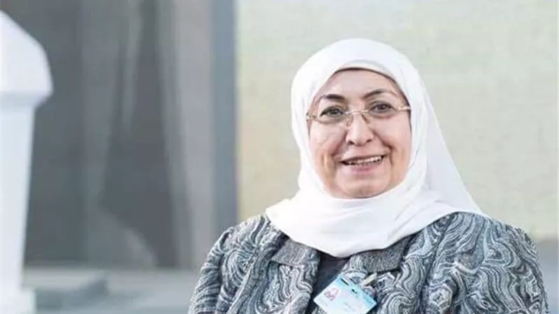 نادية طه.. لم تمنعها تربية الابناء بمفردها بعد وفاة الزوج من الانخراط في العمل المجتمعي