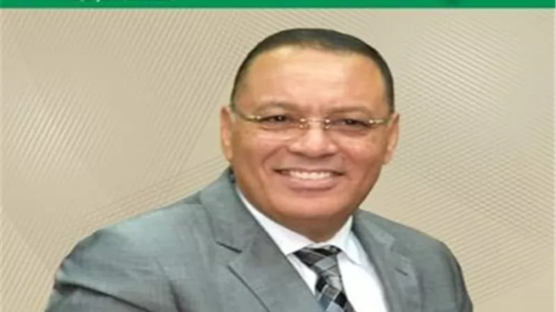 محافظ الشرقية يطمئن على إنتظام سير إجراءات تسلم المشروعات البحثية من الطلاب