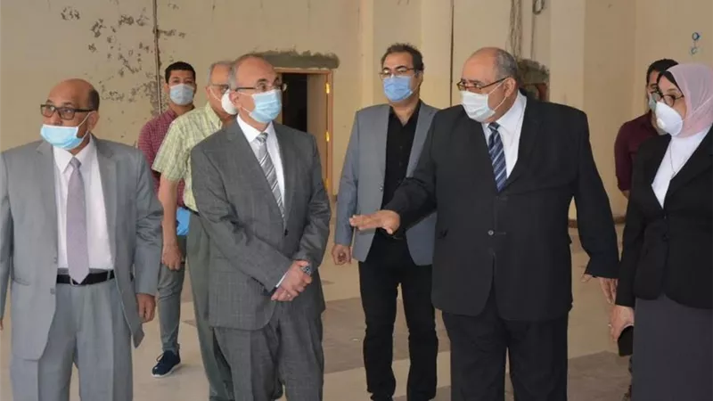 رئيس جامعة الزقازيق يتفقد مبني كلية طب وجراحة الفم والأسنان الجديد
