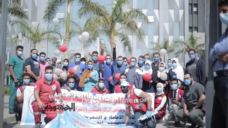 لأول مرة . الاحتفال باليوم العالمي للهلال الاحمر مع الجيش الأبيض بالإسماعيلية