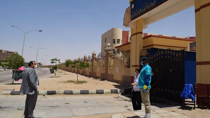 الاطمئنان على حالات عزل كورونا بالمدينة الجامعية ببنى سويف.
