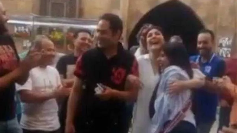 بالفيديو: دينا تحتفل بزواج غادة عبد الرازق وهيثم زينيتا بوصلة رقص