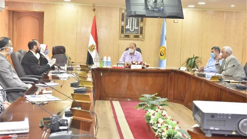 محافظ أسيوط يناقش برامج ومبادرات هيئة إنقاذ الطفولة وبحث سبل التعاون