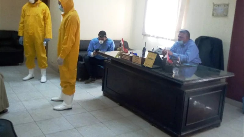فرق طبية لمواجهة كورونا بقرية موشا بأسيوط.. صور