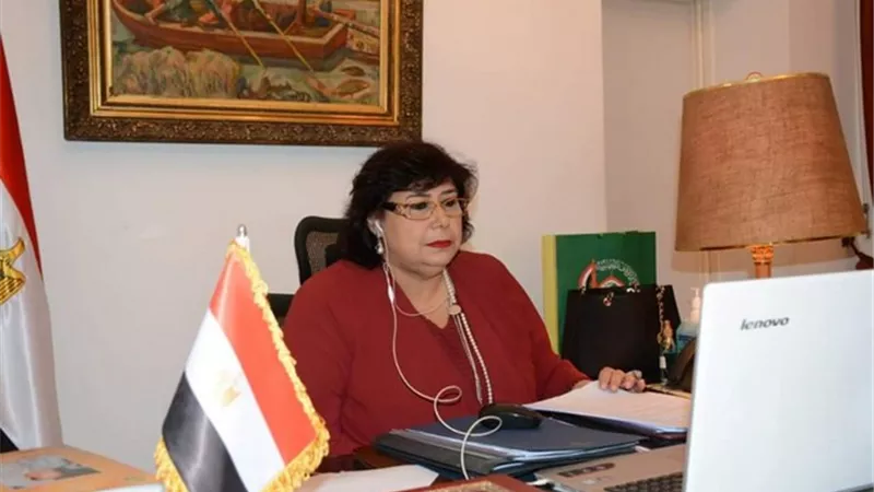 وزيرة الثقافة تستعرض التجربة الابداعية المصرية في مواجهة كورونا