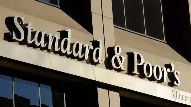 ستاندرد آند بورز: بنوك الخليج تتحمل خسائر ائتمانية جديدة حتى 36 مليار دولار