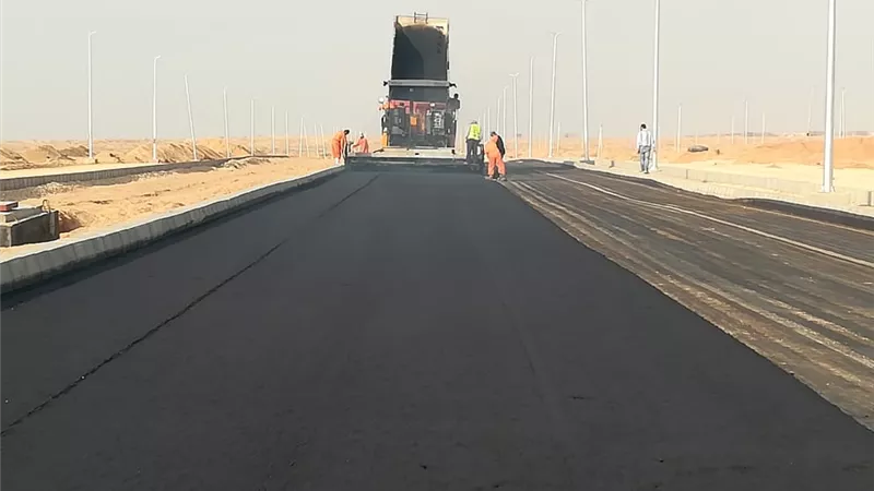 رئيس الجهاز: تنفيذ أعمال الطرق الرئيسية والداخلية بمدينة العاشر من رمضان