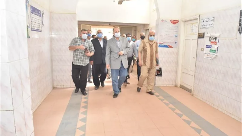 محافظ أسيوط يتفقد أعمال إنشاء بعض المدارس وأعمال الرصف بقرية مسارة بديروط ضمن مشروعات مبادرة 