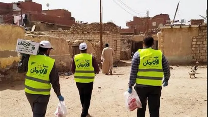 الاورمان توزع 10 ألاف كرتونة مواد غذائية بقرى ومدن قنا