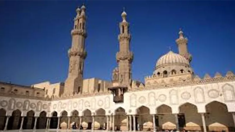بث صلاتي التراويح والتهجد من الجامع الأزهر بحضور أئمة المسجد والعاملين به فقط