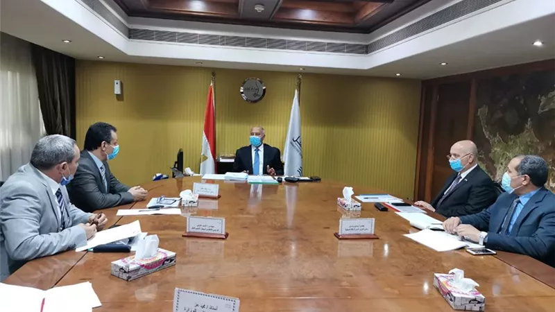 وزير النقل يستعرض نتائج الدراسة الخاصة بكارت النقل الذكي والتذكرة الموحدة