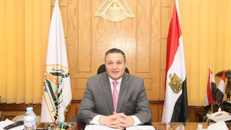 جامعة بنها تؤكد على التزام العاملين بإرتداء الكمامات
