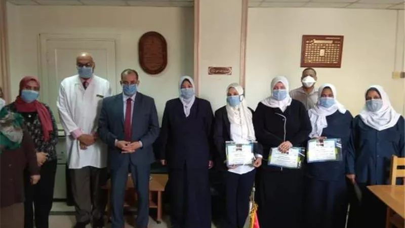 احتفالا بيومهم العالمي . مدير التأمين الصحى بالشرقية يكرم التمريض المثالى .صور