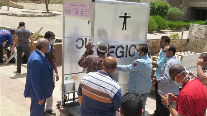 جامعة الأزهر تستكمل تركيب بوابات التعقيم