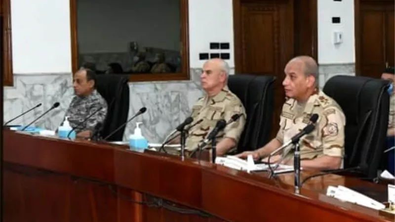 وزير الدفاع يلتقى طلبة الكليات والمعاهد العسكرية والمعهد الفنى للقوات المسلحة عبر الفيديو كونفرانس