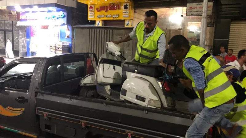 حملات يوميه بحي الدقي لاعاده الانضباط.. صور