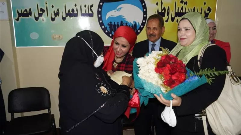 مستقبل وطن أسيوط يسلم جوائز الأمهات المثاليات ضمن مبادرة أمهات عظيمات