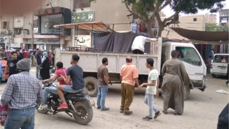 حى المطرية يزيل سوق الخميس بحملة مكبرة وتحرير ٣٩ محضر