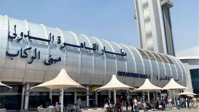 مطار القاهرة يستقبل 315 مصريا من العالقين بالكويت