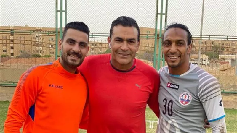 منزل عصام الحضرى ملعب كبير لتدريب حراس المرمى
