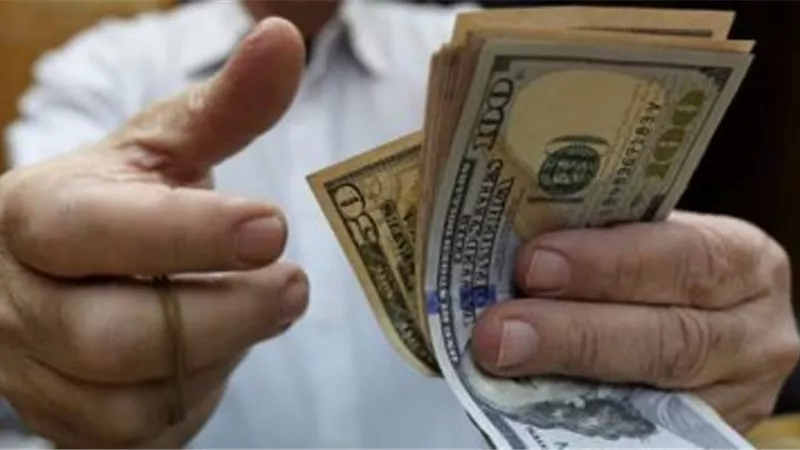 الاموال العامة تضبط شخص لقيامه بالإتجار غير المشروع فى النقد الأجنبى