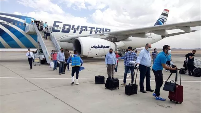 وصول 300 عالق مصرى من الرياض إلى مطار مرسى علم الدولي.صور