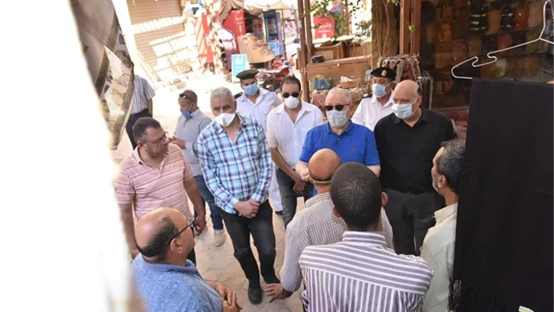 محافظ الاقصر يتفقد اعمال مشروع تطوير ميدان مرحبا والسوق السياحى
