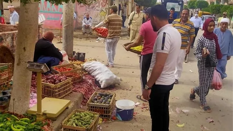 بسبب كورونا ...إزالة الأسواق العشوائية بالتل الكبير